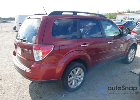 2013 Subaru Forester 2.5X Premium z USA, uszkodzony, nr VIN JF2SHADC1DH442614